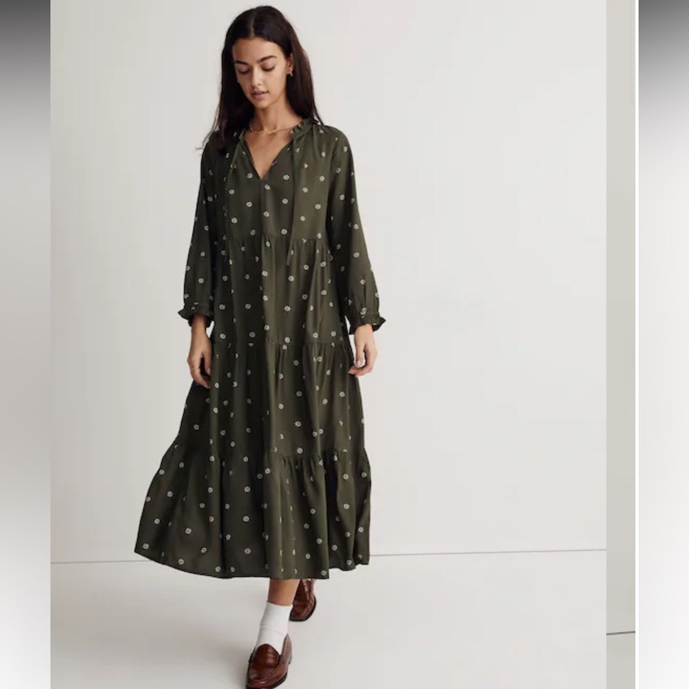 Madewell
Petite Tie-Neck Tiered Midi Dress in Stardot small